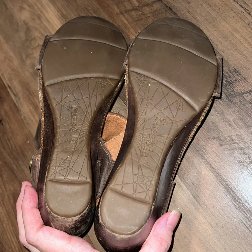 Bussola leather wedged sandals size 37 (6.5)